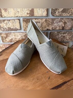 TOMS Alpargata Flats NWT Women’s Size 6.5 Vetiver Gray Diamond Texture Sweet!